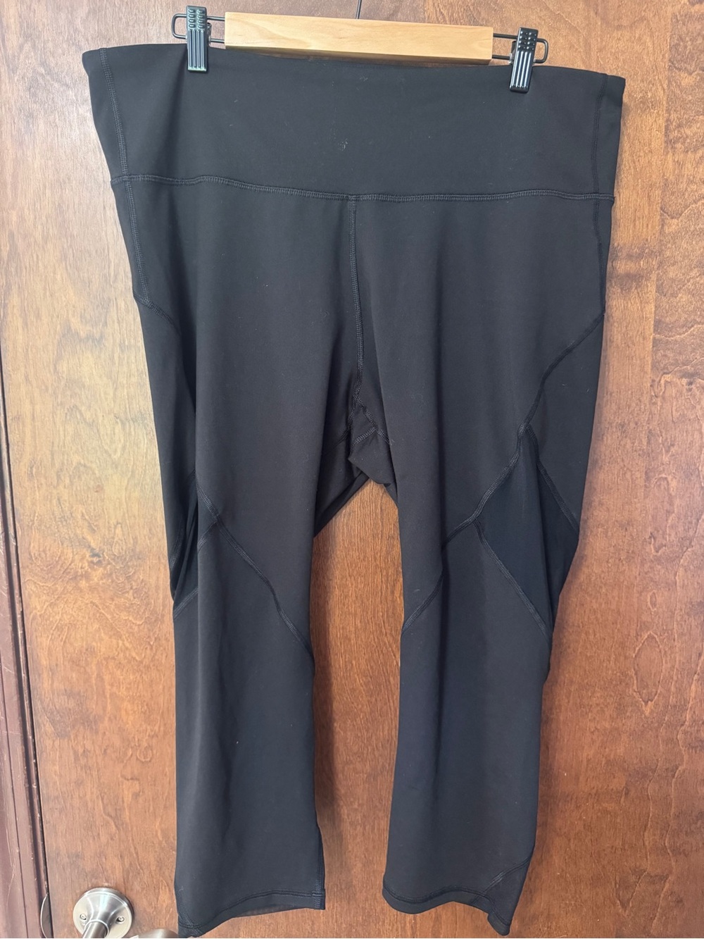 Old Navy Black High-Waist Capri Leggings